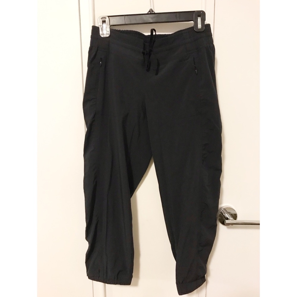 Athleta Black La Viva Capri Crop Pant - size 2